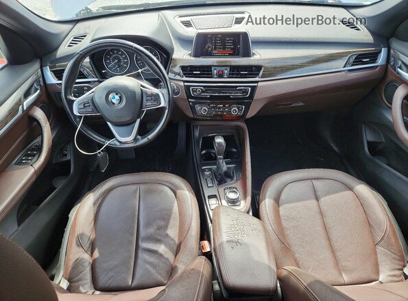 WBXHT3Z39H4A57946 2017 BMW X1 Silver Вид панелі приладів