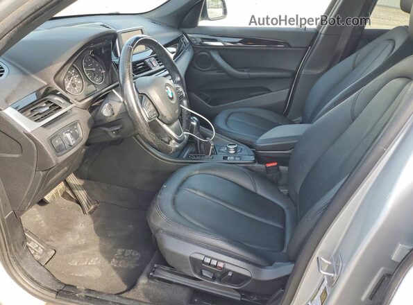WBXHU7C30H5H34986 2017 BMW X1 Silver წინა სალონის ხედი