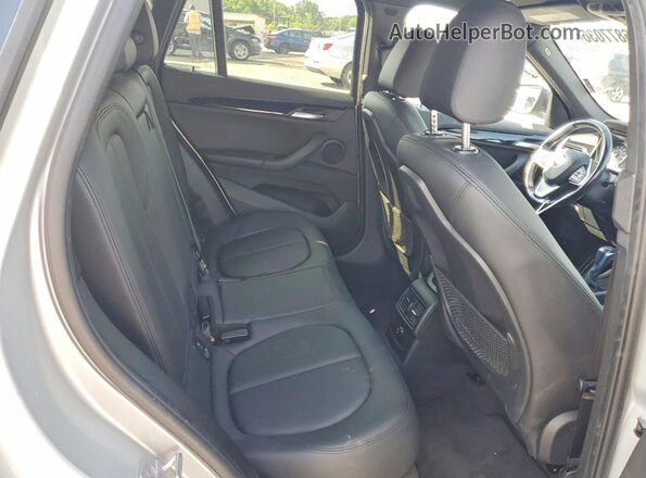 WBXHU7C30H5H34986 2017 BMW X1 Silver უკანა სალონის ხედი