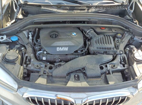 WBXHU7C30H5H34986 2017 BMW X1 Silver ძრავის განყოფილების ხედი
