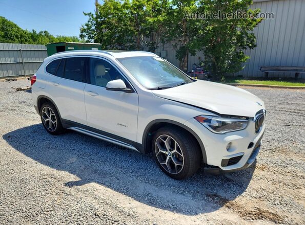 WBXHU7C30HP924546 2017 BMW X1 White Delantero derecho