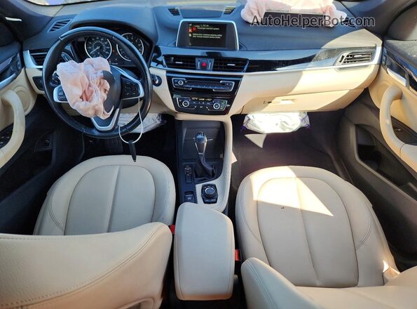WBXHU7C34H5H37583 2017 BMW X1 Blue Widok deski rozdzielczej