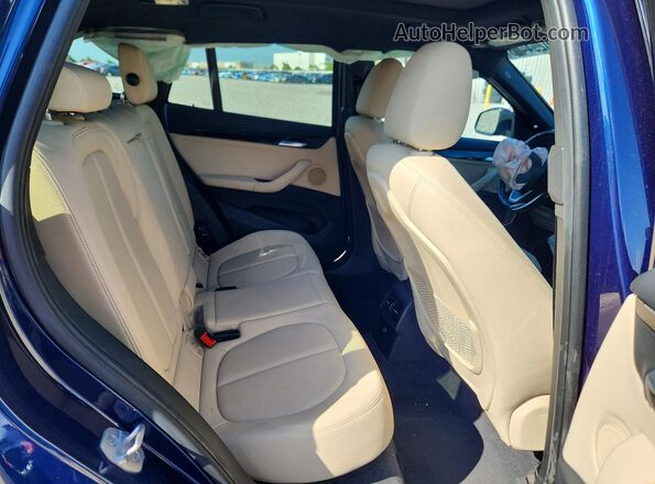 WBXHU7C34H5H37583 2017 BMW X1 Blue Widok wnętrza z tyłu