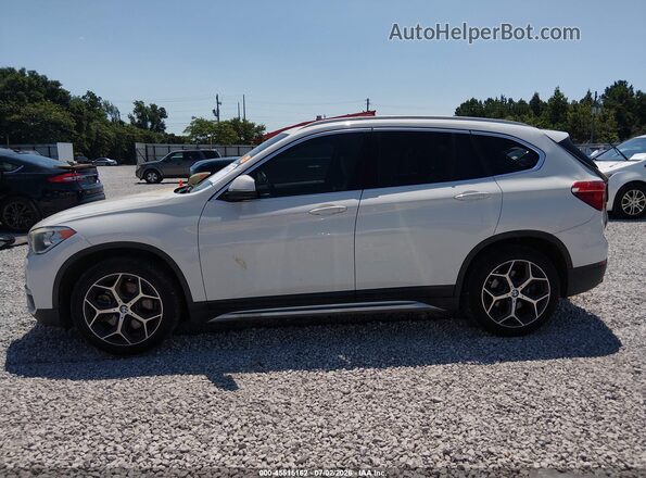WBXHU7C34J5L08320 2018 BMW X1 White Vista interior de 360 grados
