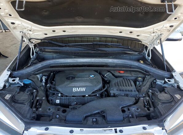 WBXHU7C37J5H40662 2018 BMW X1 White Widok wnętrza z tyłu