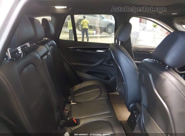 WBXHU7C37J5H42489 2018 BMW X1 Silver Вид наклейки з VIN-кодом