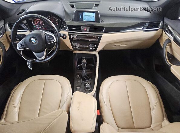 WBXHU7C38J5H39715 2018 BMW X1 Белый Вид панели приборов