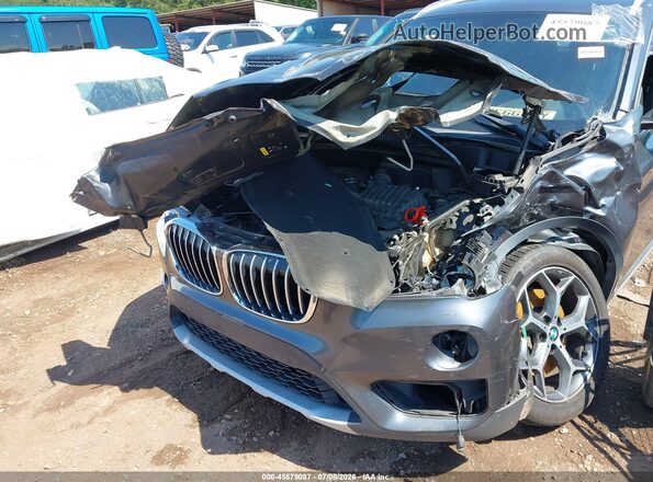 WBXHU7C38J5L06571 2018 BMW X1 Gray Դիմացի տեսք