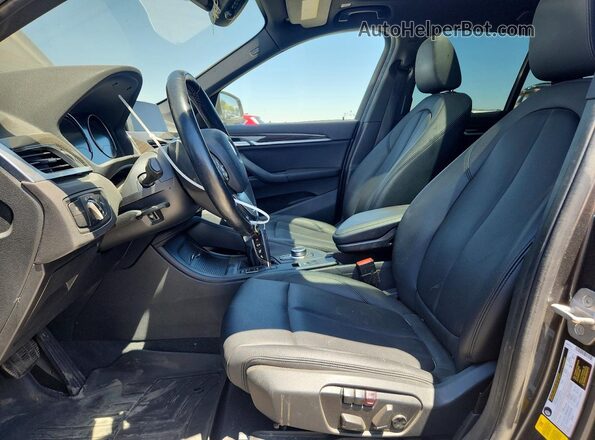 WBXHU7C39J3H43459 2018 BMW X1 Black Вид салону спереду