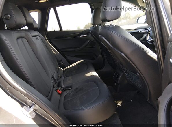 WBXHU7C39J5H43109 2018 BMW X1 Gray Вид наклейки з VIN-кодом