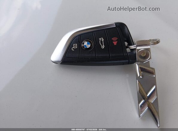WBXHU7C3XJ3F04566 2018 BMW X1 White Dashboard view