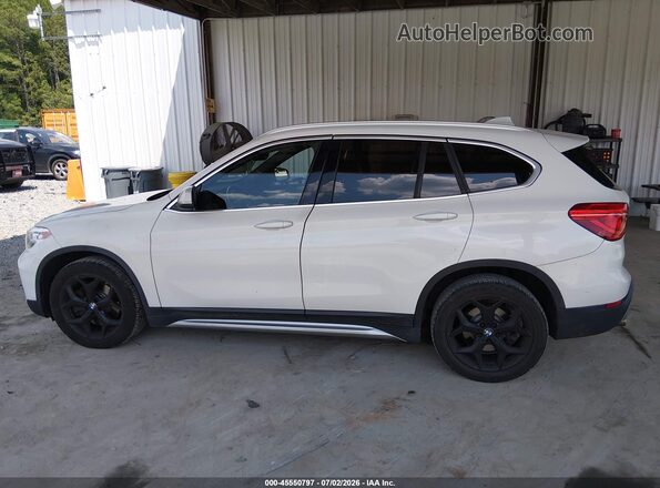WBXHU7C3XJ3F04566 2018 BMW X1 White 360 interior view