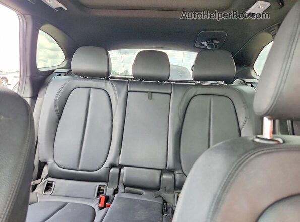 WBXHU7C3XJ5H45838 2018 BMW X1 Gray Vista de los asientos traseros