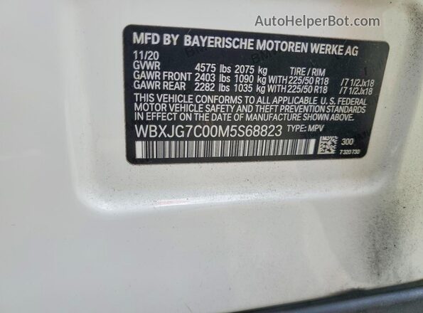 WBXJG7C00M5S68823 2021 BMW X1 White Вид наклейки з VIN-кодом
