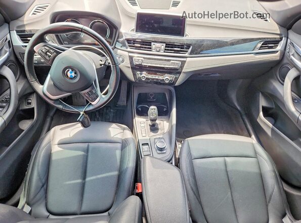 WBXJG7C01M5S77109 2021 BMW X1 Black Առջևի վահանակի տեսք