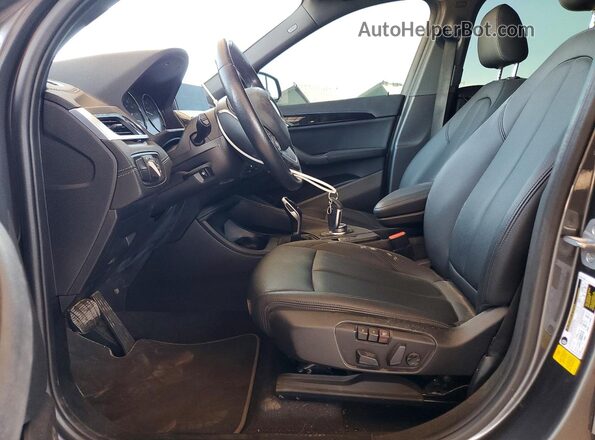 WBXJG7C01N5U52444 2022 BMW X1 Gray Вид салону спереду
