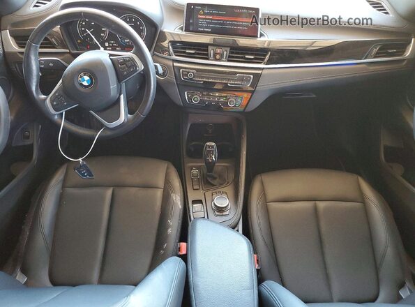 WBXJG7C01N5U52444 2022 BMW X1 Gray Вид панелі приладів