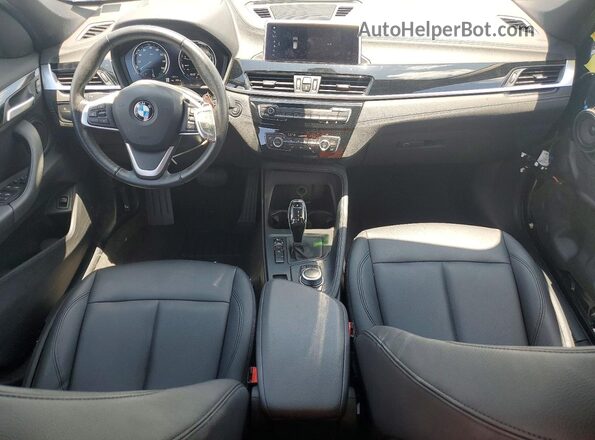 WBXJG7C02L5P23802 2020 BMW X1 Charcoal წინა პანელის ხედი