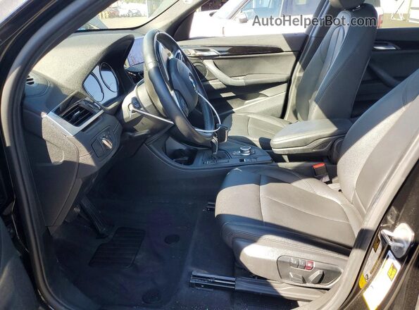 WBXJG7C06L3L81783 2020 BMW X1 Black Widok wnętrza z przodu