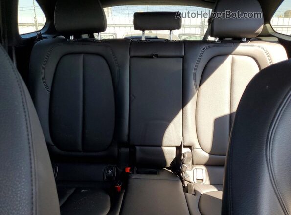 WBXJG7C06L3L81783 2020 BMW X1 Black Widok tylnych siedzeń