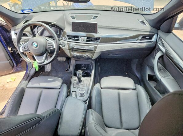 WBXJG7C07L5P29031 2020 BMW X1 Синий Вид панели приборов