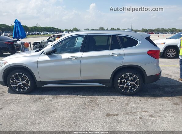 WBXJG7C07M5T66022 2021 BMW X1 Silver Vista interior de 360 grados