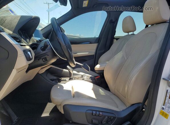 WBXJG7C0XM5T01360 2021 BMW X1 White წინა სალონის ხედი