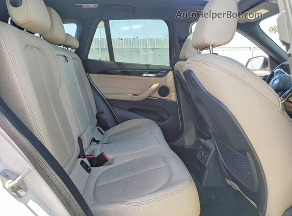 WBXJG7C0XM5T01360 2021 BMW X1 White უკანა სალონის ხედი