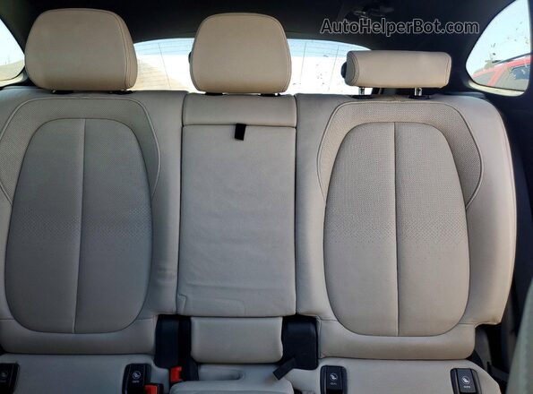 WBXJG7C0XM5T01360 2021 BMW X1 White უკანა სავარძლების ხედი