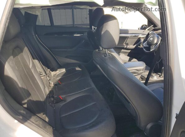 WBXJG7C0XM5T74003 2021 BMW X1 White უკანა სავარძლების ხედი