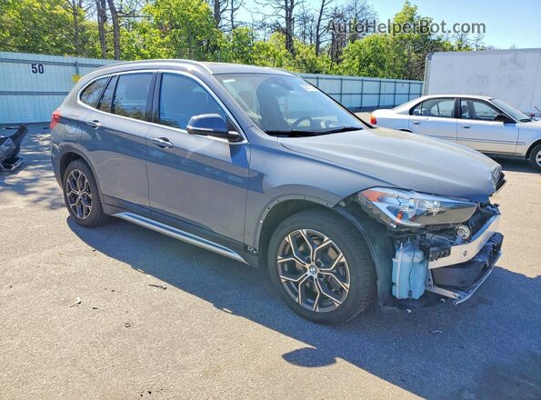 WBXJG9C01M5S29430 2021 BMW X1 Gray Front right