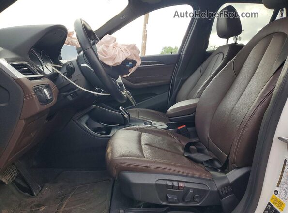 WBXJG9C02M5T74041 2021 BMW X1 White Front interior view