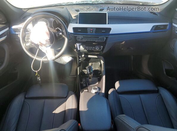 WBXJG9C03M5U00601 2021 BMW X1 Black წინა პანელის ხედი