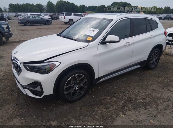 WBXJG9C05L3L87585 2020 BMW X1 White Vista tres cuartos delantera izquierda