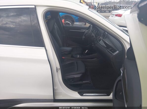 WBXJG9C05L3L87585 2020 BMW X1 White Vista interior delantera