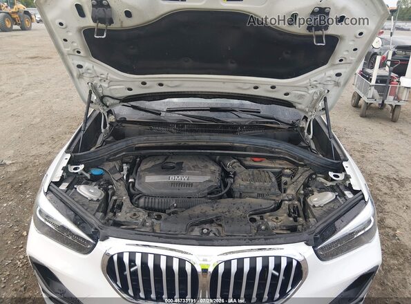 WBXJG9C05L3L87585 2020 BMW X1 White Vista trasera