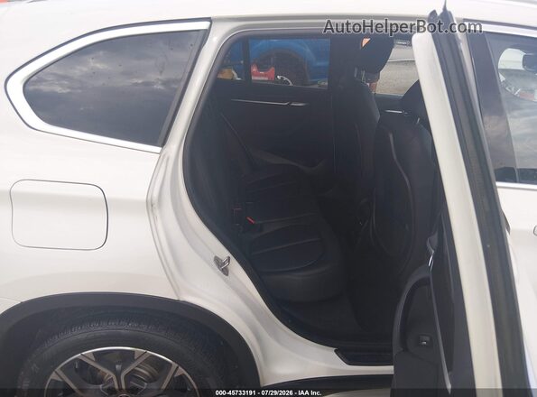 WBXJG9C05L3L87585 2020 BMW X1 White Vista de la etiqueta del VIN