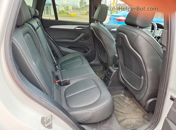 WBXJG9C05M5T09331 2021 BMW X1 Белый Вид задних сидений