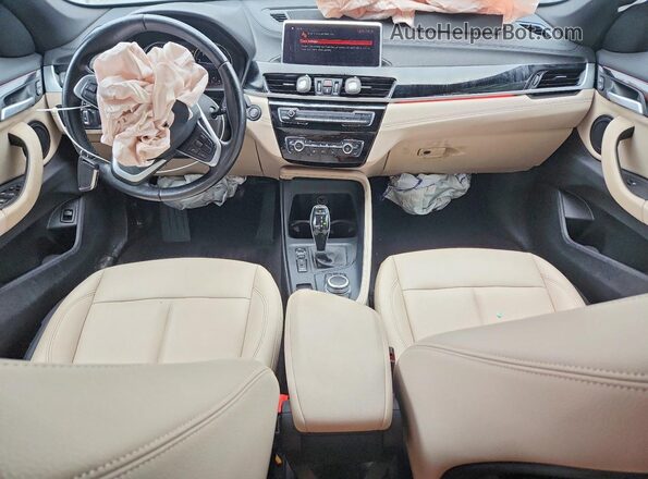 WBXJG9C06L5P62713 2020 BMW X1 Blue წინა პანელის ხედი