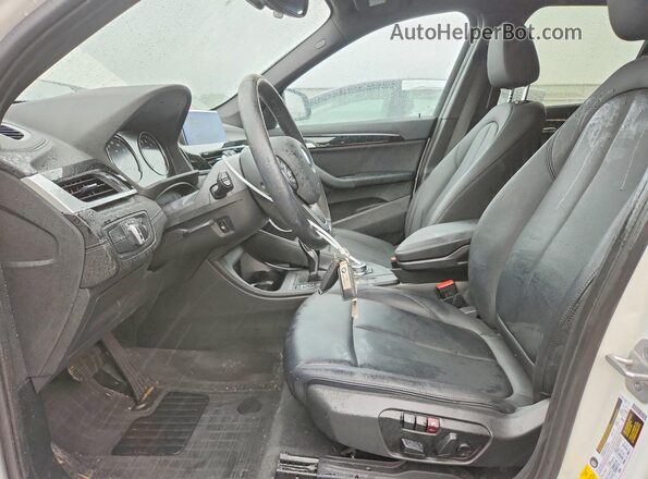 WBXJG9C06M5S54128 2021 BMW X1 White Front interior view