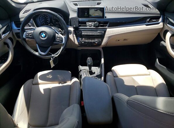 WBXJG9C07L5R81387 2020 BMW X1 White Widok deski rozdzielczej