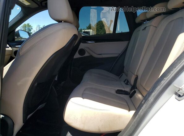 WBXJG9C07L5R81387 2020 BMW X1 White Widok wnętrza z tyłu