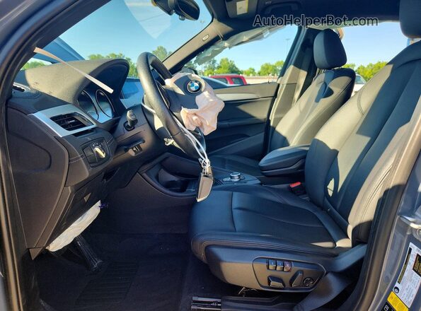 WBXJG9C07M3M76687 2021 BMW X1 Серый Вид салона спереди