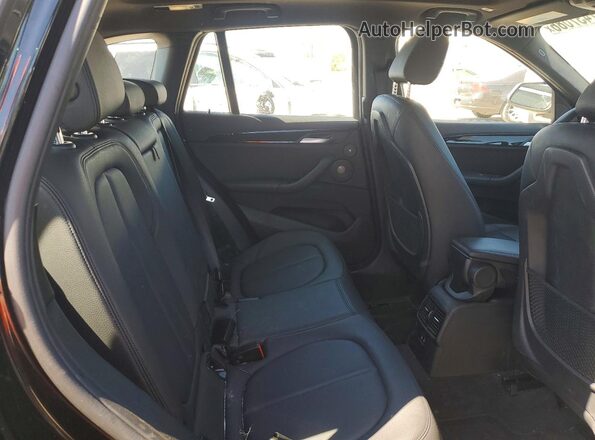 WBXJG9C07M5S14186 2021 BMW X1 Black Вид задньої частини салону