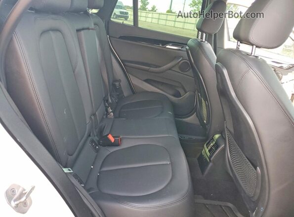 WBXJG9C07M5S73660 2021 BMW X1 Белый Вид задней части салона