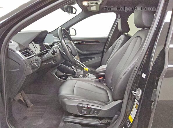 WBXJG9C08L5P87340 2020 BMW X1 Black Vista interior delantera