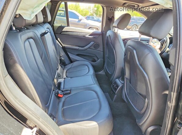 WBXJG9C09L5P92482 2020 BMW X1 Black Սալոնի հետևի տեսք
