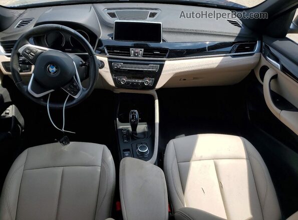 WBXJG9C0XM5T68911 2021 BMW X1 Blue Widok deski rozdzielczej