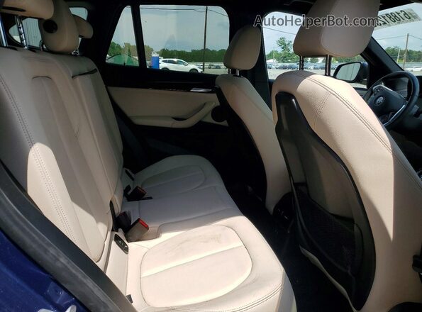 WBXJG9C0XM5T68911 2021 BMW X1 Blue Widok tylnych siedzeń