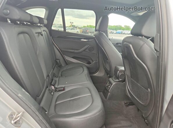 WBXJG9C0XM5T99379 2021 BMW X1 Silver Вид задньої частини салону
